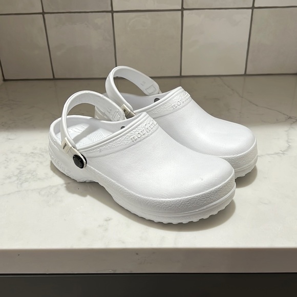 nothinZ Shoes - NWOT{nothinZ}Sz L8, JR 6 white Clog
